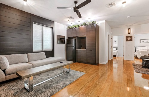 Faubourg Lafayette Villa | Modern 5 bedroom Villa w private Rooftop mins from Downtown- French Quarter