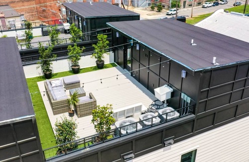 Faubourg Lafayette Villa | Modern 5 bedroom Villa w private Rooftop mins from Downtown- French Quarter