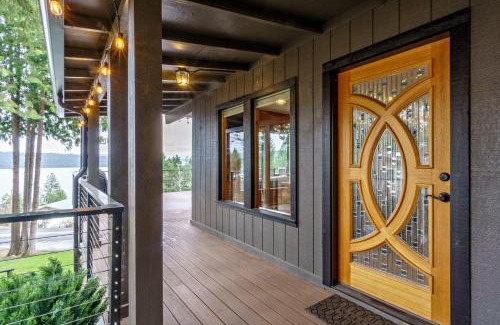 Worley Apartment | Modern A-frame cabin in Cavebay for 14 guests