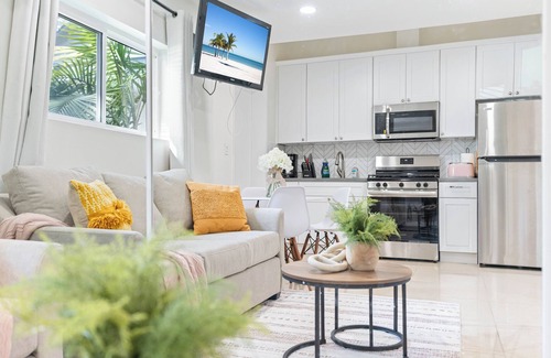 Harbor Gateway North House | Modern ADU in Gardena – Perfect for Relaxing Stays