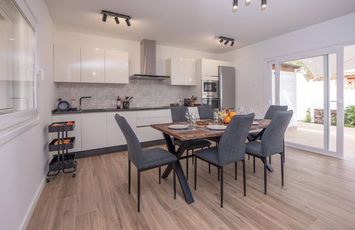 Villaverde House | Modern and bright holiday house on the ocean with two large patios, a garden a barbecue and private beach access