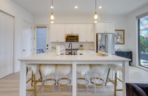 Waleska Villa | Modern and Luxe Lake Arrowhead Villa Near Marina!