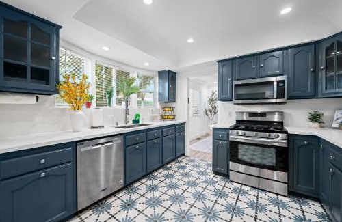 Pico - Robertson Apartment | Modern and Spacious 4 Bedroom Home