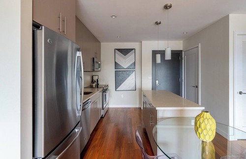 Seaport District Apartment | Modern and Spacious One Bedroom In Seaport