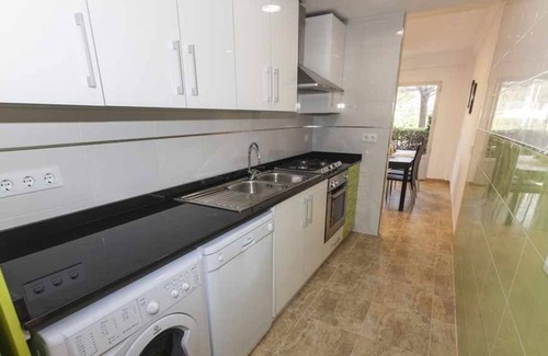 Urbanitzacio Gotmar Apartment | Modern apartment near the beach for 5 people with pool, AACC and WIFI