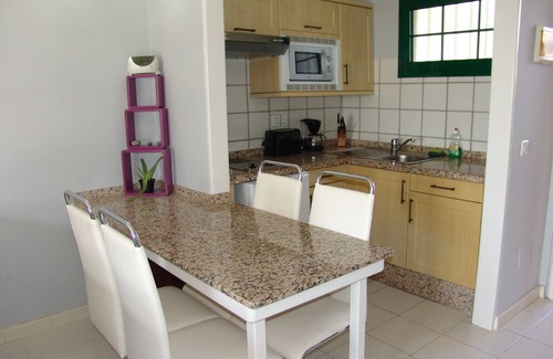 Playa del Aguila Apartment | Modern apartment overlooking the sea