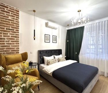 Lviv City Center Apartment | Modern Apartment, 100m to Opera