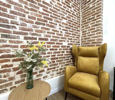 Lviv City Center Apartment | Modern Apartment, 100m to Opera