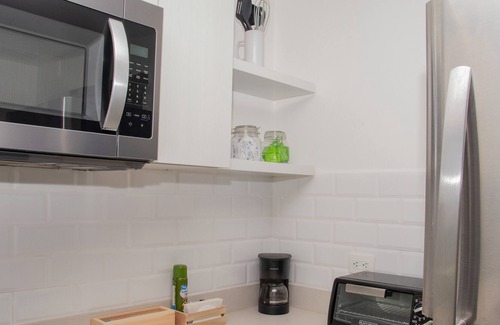 Cinco Esquinas Apartment | Modern apartment in condominium with pool