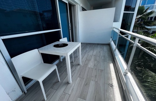 Los Melones Apartment | Modern apartment in private residence with pool