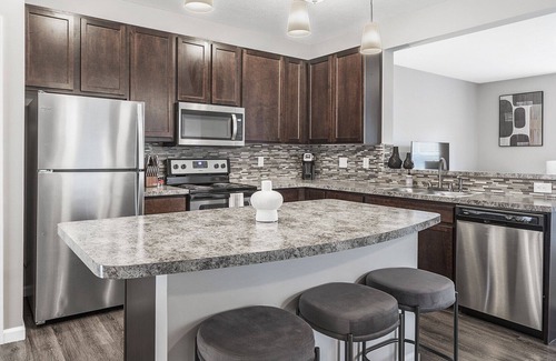 Sunbury Apartment | Modern Apartment in Prime Location (ID9540X31)