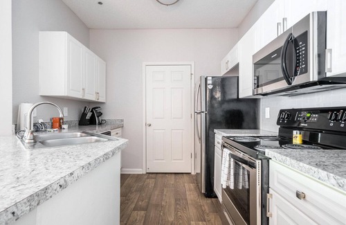 Greer Apartment | Modern Apartment in Prime Location (ID3016X81)