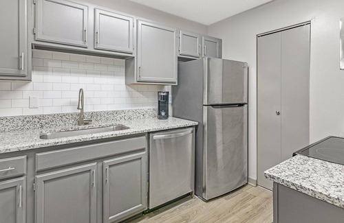 Huntsville Apartment | Modern Apartment in Prime Location (ID5970X69)