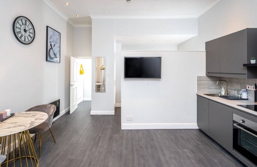 Holland Park Apartment | Modern Apartment in West Kensington London