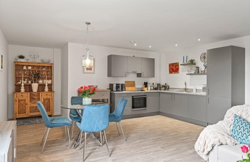 Taunton Apartment | Modern Apartment, Private Parking, Central Taunton