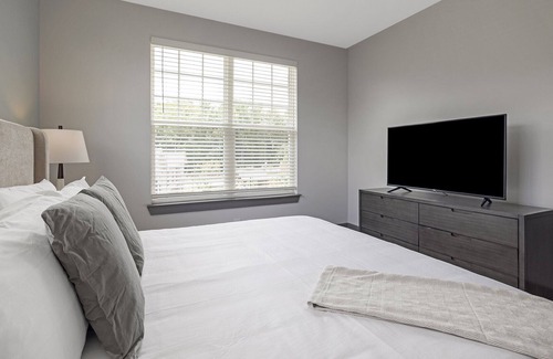 Flowery Branch Apartment | Modern Apartment in Prime Location (ID9684X38)