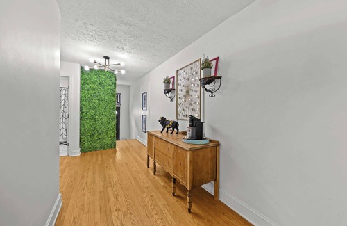 Louisville Apartment | Modern Apartment with Parking & Prime Location