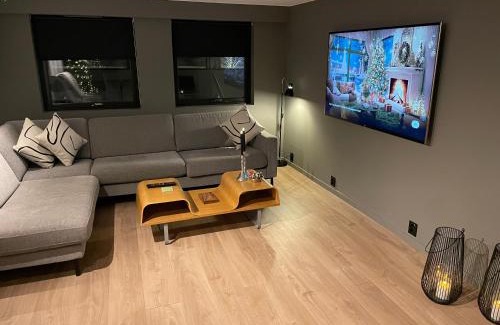 Krokelvdalen Apartment | Modern Apartment with Aurora & Midnight Sun Views, Close to Snow Dome, ski slopes Store & Bus Stop, Free Parking
