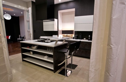 Belvaros - Lipotvaros Apartment | Modern apartment with a breathtaking view of the Danube and the mountains