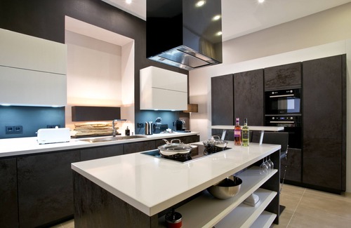 Belvaros - Lipotvaros Apartment | Modern apartment with a breathtaking view of the Danube and the mountains