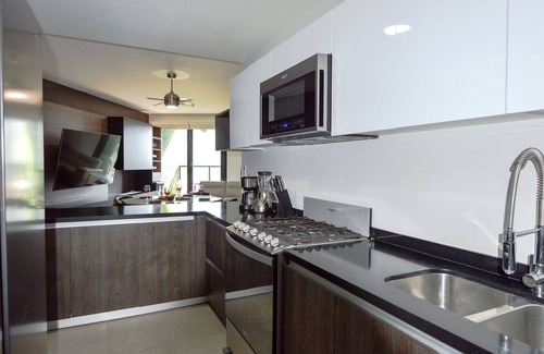 Santa Catarina Apartment | Modern apartment with balcony near San Pedro.