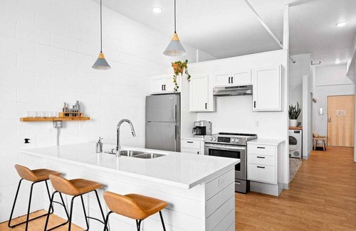 Duluth Apartment | Modern Apt w/Gym, Elevator, Coffee Shop | 223