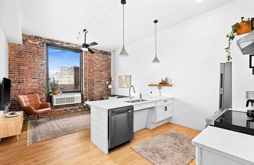 Duluth Apartment | Modern Apt w/Gym, Elevator, Coffee Shop | 223