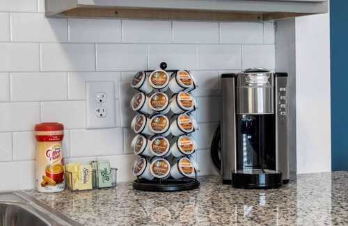 Forest Park Apartment | Modern Apt w/Skyline Views + Parking