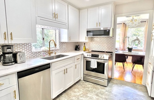 Tallahassee House | Modern Artsy 4bd/2ba Central w/1PM CHECK IN! 5beds/Sleeps 10