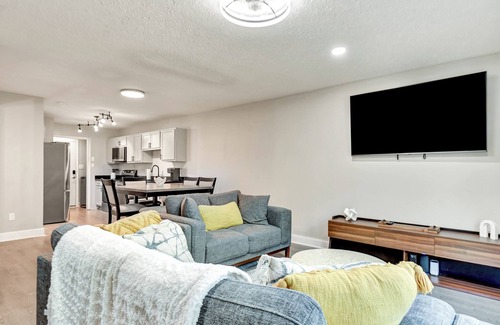 Athens House | Modern Athens Escape 4/br 3/ba 6 miles to University of Georgia and downtown