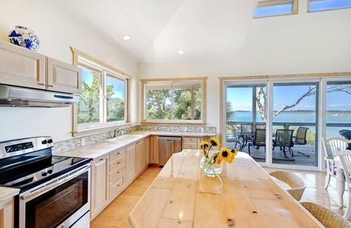 Longbeach Village House | Modern Bayfront Retreat with boat dock and short walk to Beach