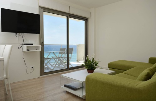 Sant Llorenc des Cardassar Apartment | Modern beachfront apartment