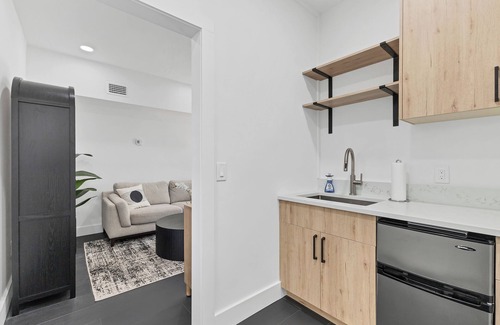 Davis Islands House | Modern beautiful home steps to Bayshore & Downtown