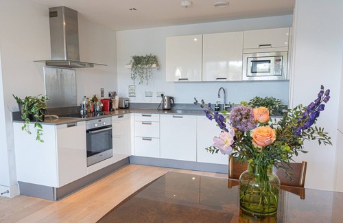 Deptford Apartment | Modern&bright 60m2/650sqft Flat With King bed