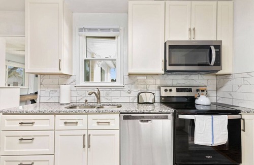 Green Valley House | Modern Bungalow | Game Room | Fire Pit | Grill