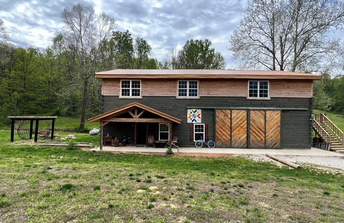 French Lick Cabin | Modern cabin. Close to everything. Pet Friendly! Your home away from home!