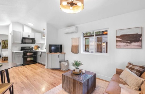 Dunsmuir Cabin | Modern Cabin - (Elm)