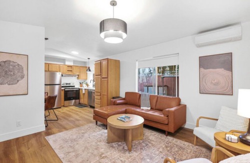 Dunsmuir Cabin | Modern Cabin (Hawthorne)