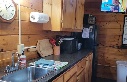 East Corinth Cabin | Modern cabin, large interior space, sleeps 6.