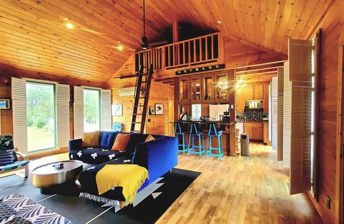 Benton House | Modern Cabin on the Beautiful Ocoee River