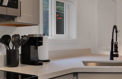 Dunsmuir Cabin | Modern Cabin (Sequoia)