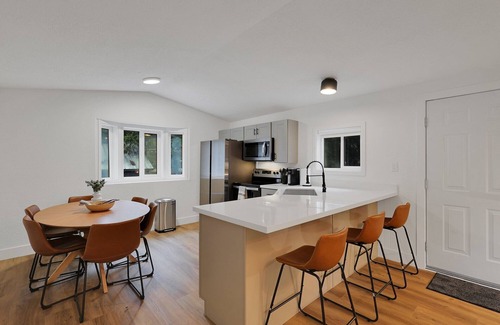 Dunsmuir Cabin | Modern Cabin (Sequoia)