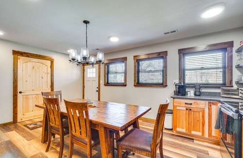 Tallassee Cabin | Modern Cabin w/Hot Tub: Near Tail of the Dragon!