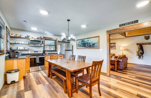 Tallassee Cabin | Modern Cabin w/Hot Tub: Near Tail of the Dragon!