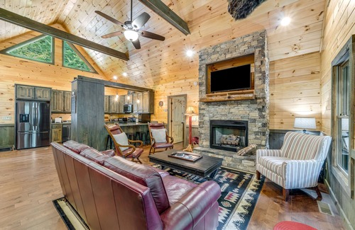 Morganton Cabin | Modern cabin with private hot tub, screened deck, gas fireplace, & central AC