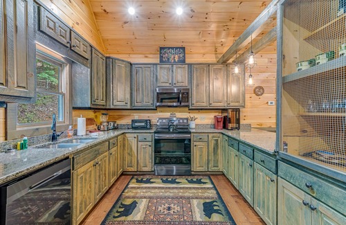 Morganton Cabin | Modern cabin with private hot tub, screened deck, gas fireplace, & central AC
