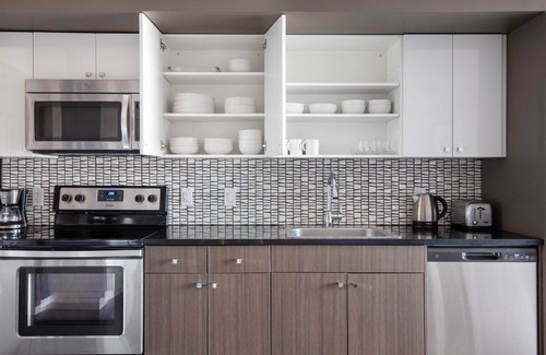 Theatre District Apartment | Modern Chinatown/Theater District 2BR w/W/D & Gym, nr T, by Blueground