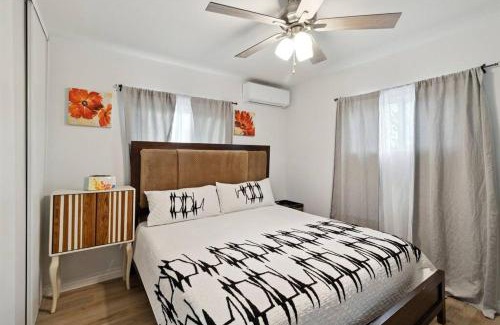 Palmdale House | Modern City Ranch 3 bdrm Family Home Access by Dirt Road