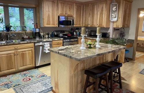 Myers Flat House | Modern,Clean,Home in the Heart of The Ave. of the Giants ,STARLINK,Gated