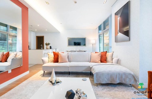 Jumeirah Apartment | Modern, Colorful & Cozy design